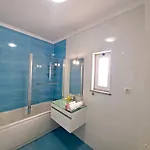 Oasis Park Modern In