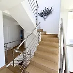 Oasis Park Modern In