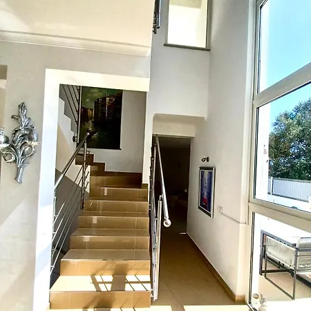 Villa Oasis Park Modern In Portimao