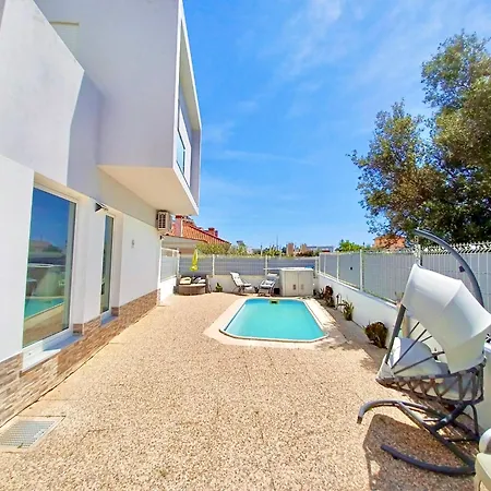 Oasis Park Modern In Villa *