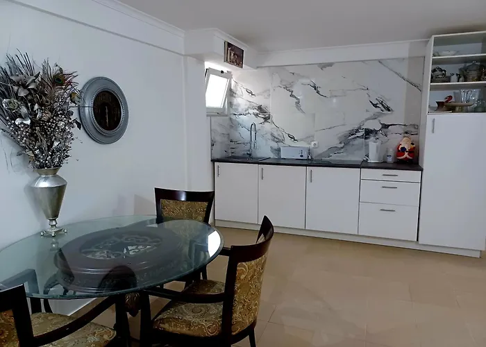 Oasis Park Modern In Villa