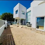 Villa Oasis Park Modern In *