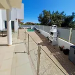 Villa Oasis Park Modern In *