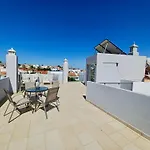 Oasis Park Modern In Villa