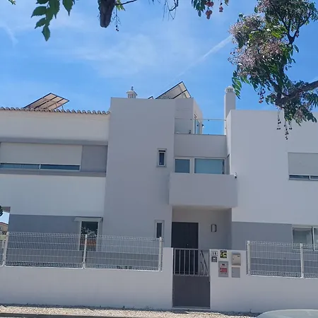 Villa Oasis Park Modern In Portimão
