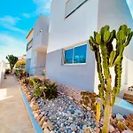 Oasis Park Modern In * ポルティマン